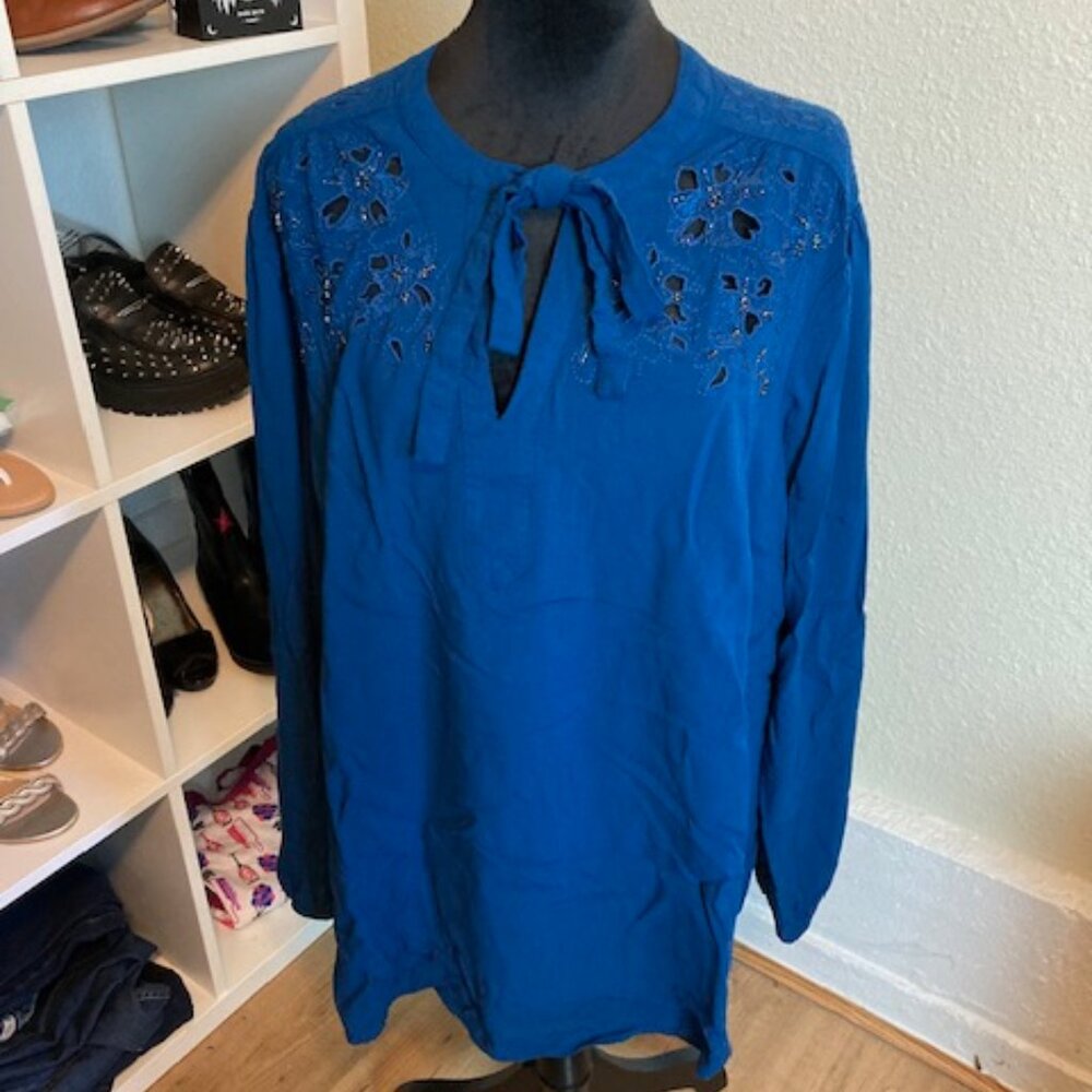 Torrid Teal Blue Blouse Cut out Design with Seed Pearls EUC 22/24